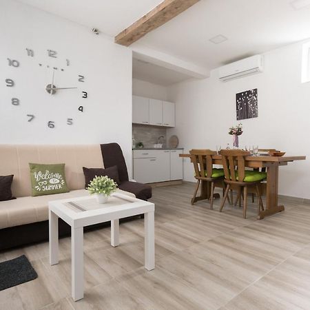 Apartmani Kod Marka Pozega Luaran gambar