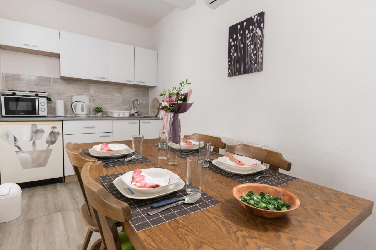 Apartmani Kod Marka Pozega Luaran gambar