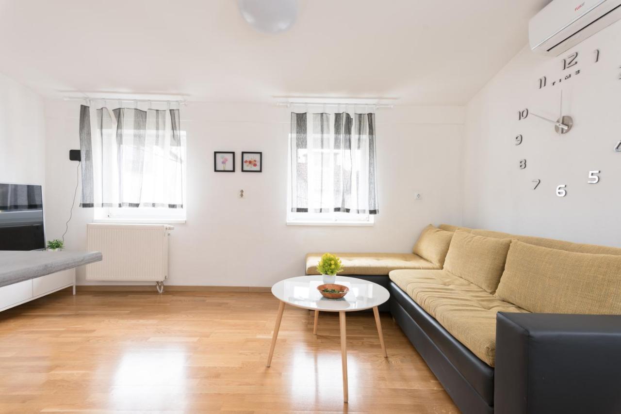 Apartmani Kod Marka Pozega Luaran gambar