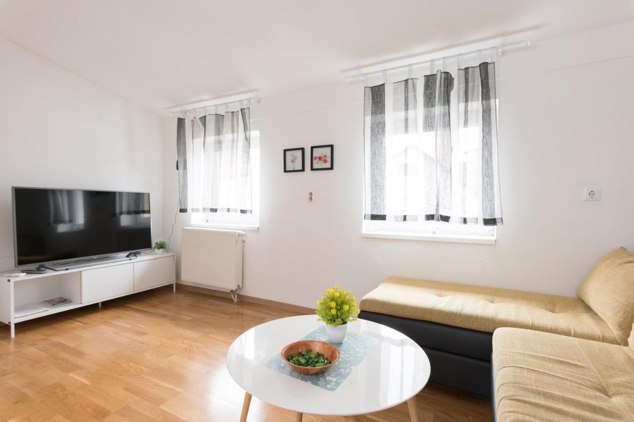 Apartmani Kod Marka Pozega Luaran gambar